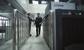 黎圫汽車站試采用金屬探測門安檢向高鐵站看齊