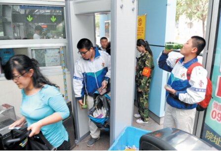 烏魯木齊交通安檢迎全面升級采用HI-PE進(jìn)口安檢門