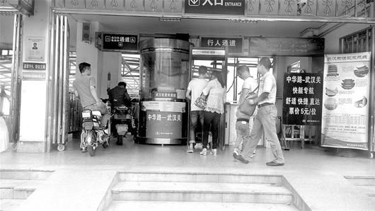 中華路武漢關碼頭安檢門形同虛設(圖)