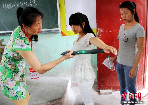 維和時代為你解答考場對于金屬探測門技術(shù)需求