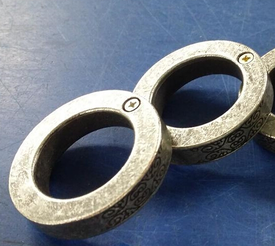 烏魯木齊機場：安檢通道攔截攻擊性拳刺“門氏扳指”[圖]