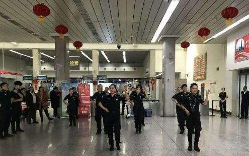 金屬探測(cè)安檢門廠家：烏機(jī)場(chǎng)安檢總站落實(shí)優(yōu)化管理！