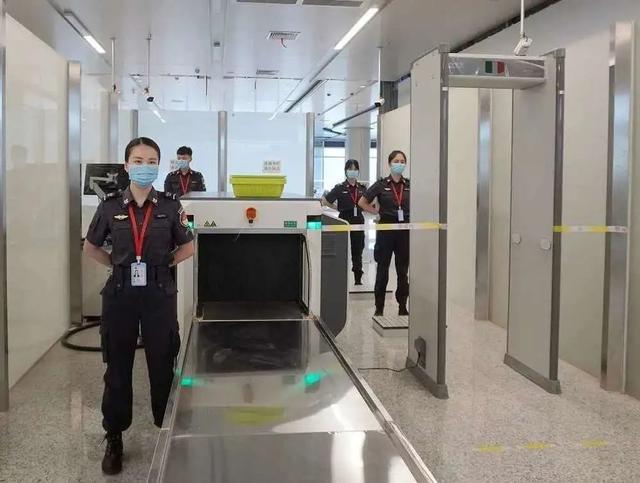 玉林機(jī)場安檢門檢測口探測發(fā)現(xiàn)危險物品[圖]