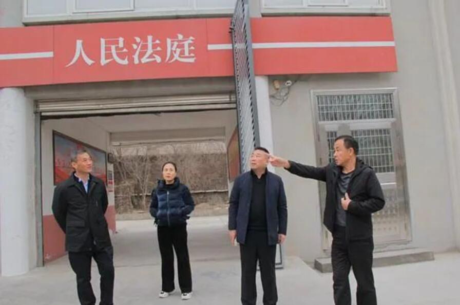 王益區(qū)法院加強(qiáng)安全保衛(wèi)工作 人民法庭安檢門正式投入使用.jpg