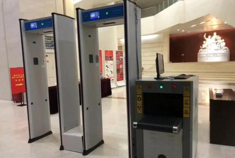 學校為什么要有安檢門？