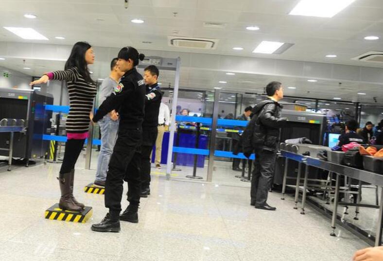 3-笫一次坐飛機登機流程 安檢門安檢注意事項.jpg 3-笫一次坐飛機登機流程 安檢門安檢注意事項.jpg