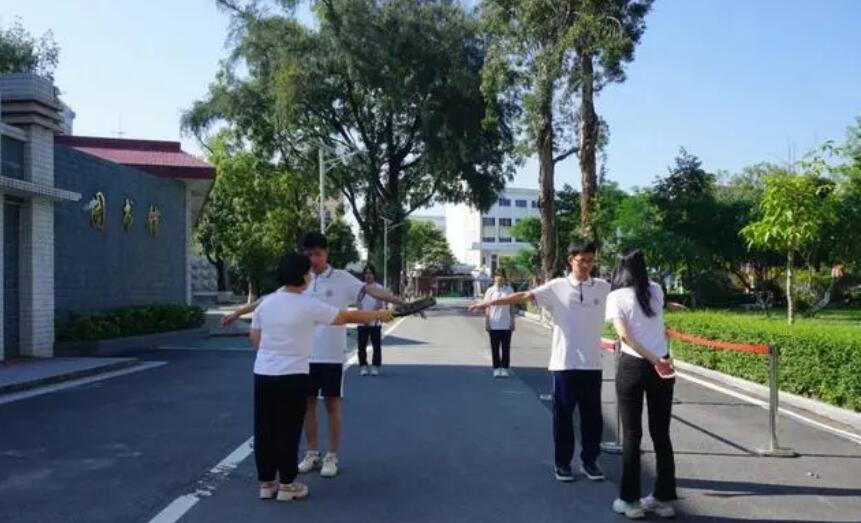 2-學(xué)校設(shè)置安檢門(mén)的必要性.jpg 2-學(xué)校設(shè)置安檢門(mén)的必要性.jpg